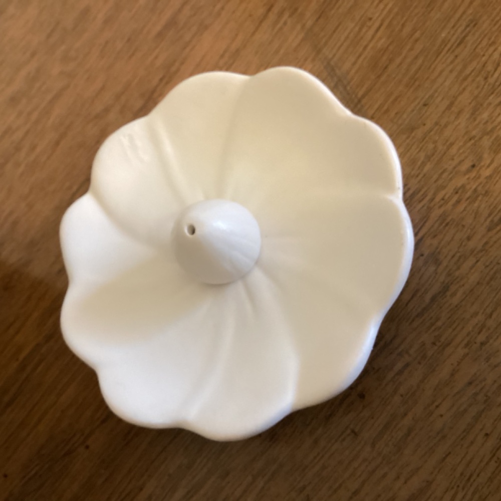 White Flower Ceramic Incense Holder - Picture 3 of 5